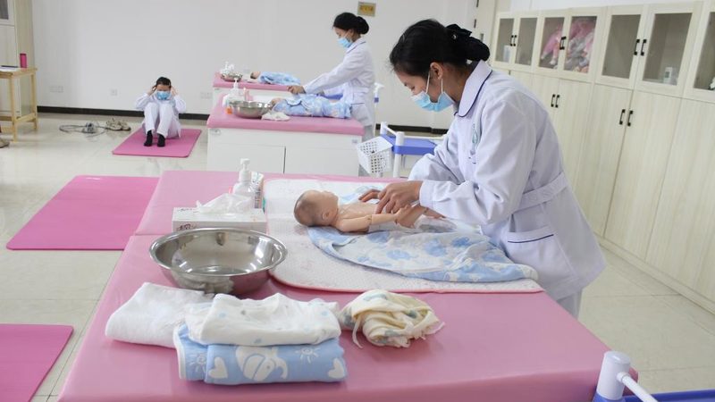 婴儿洗澡台材质哪种好