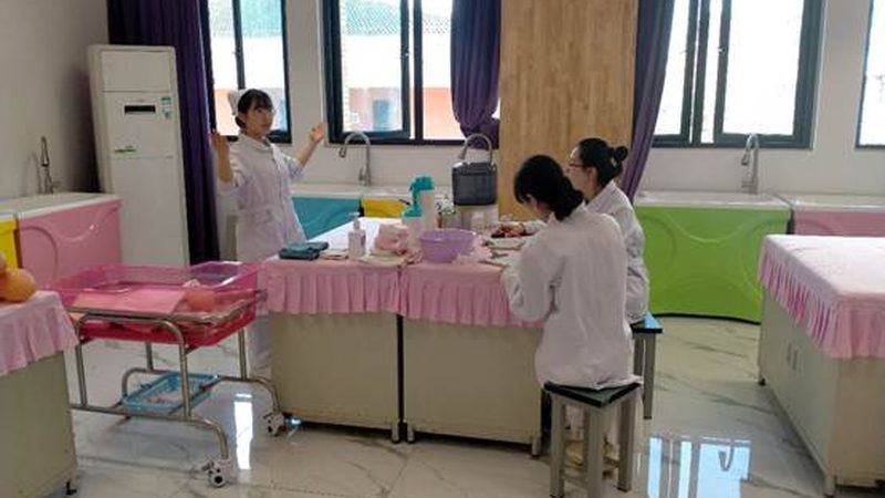 产后康复加盟的成功离不开一支专业的团队。以下是一些建议：